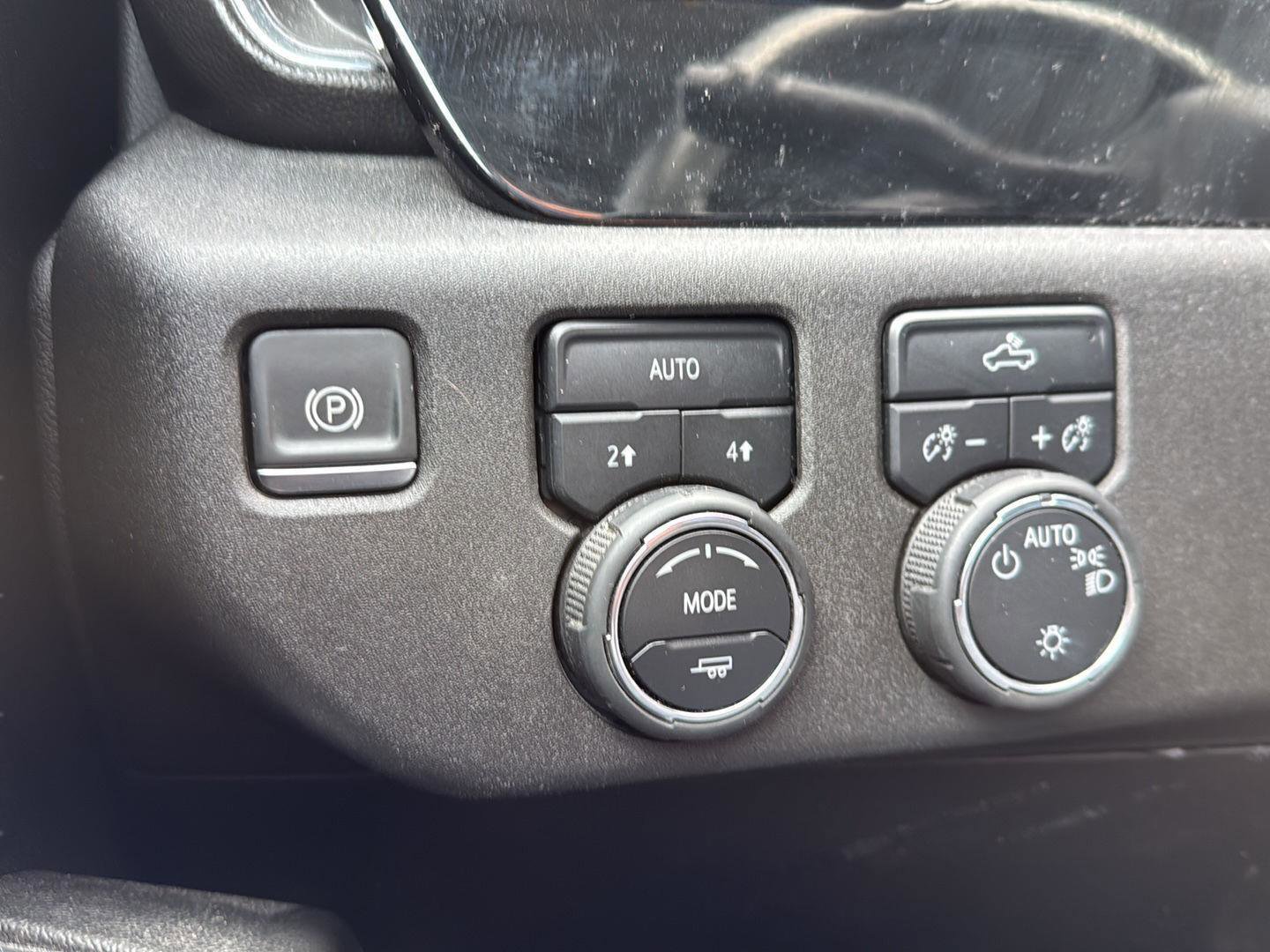 Used 2025 Chevrolet Silverado 1500 LT image 22