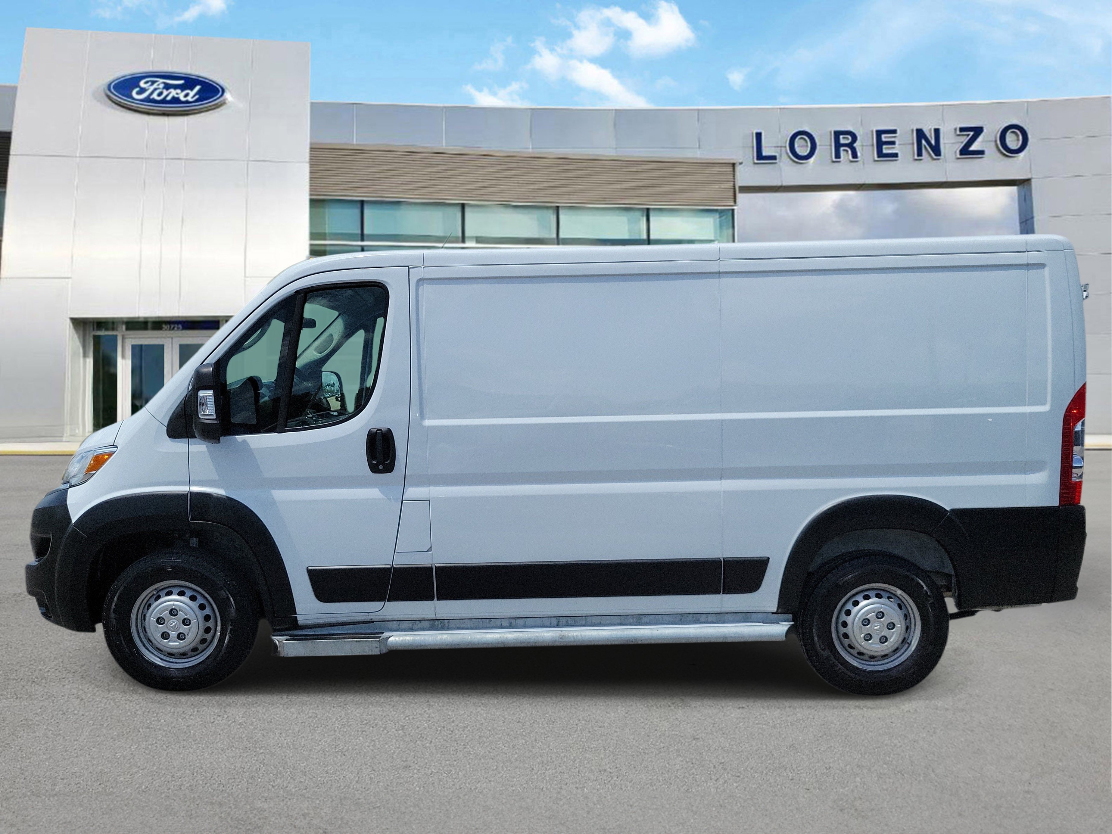 Used 2025 RAM ProMaster 2500 w/ U-Haul Equipment Group FWD image 8