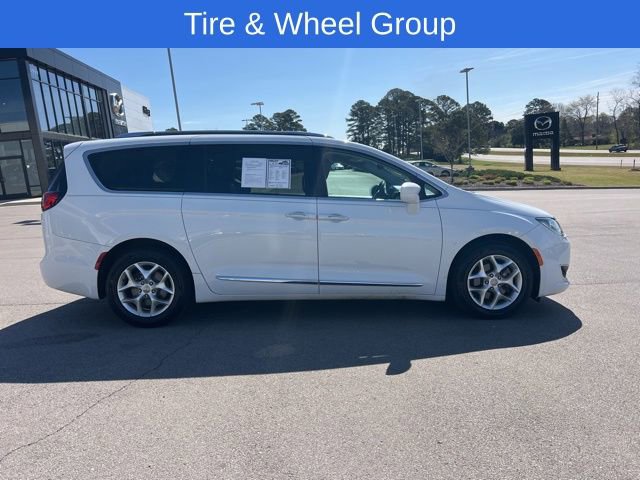 Used 2020 Chrysler Pacifica Touring-L w/ Tire & Wheel Group image 4