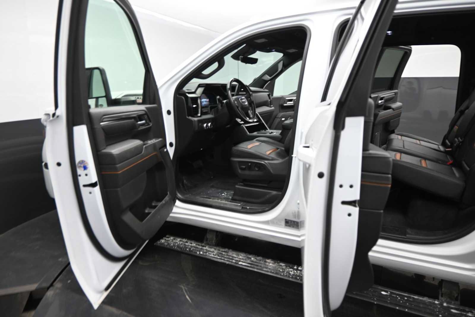 Used 2024 GMC Sierra 2500 AT4 w/ AT4 Premium Plus Package AWD/4WD image 69