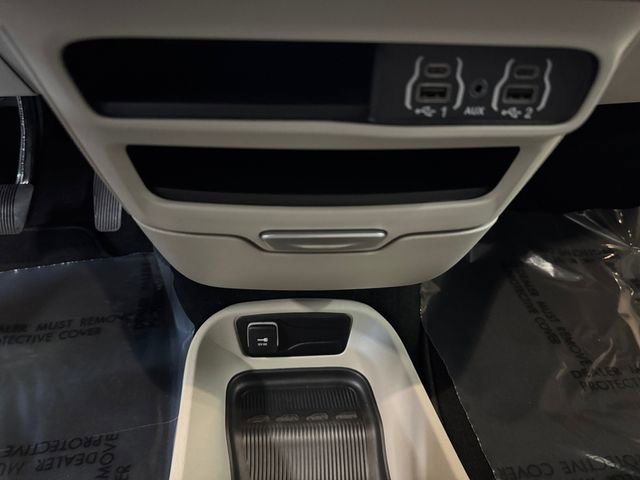 Used 2024 Chrysler Pacifica Touring-L image 17