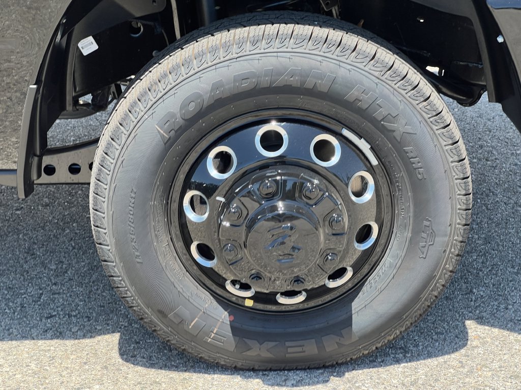 New 2026 RAM 3500 Big Horn AWD/4WD image 15