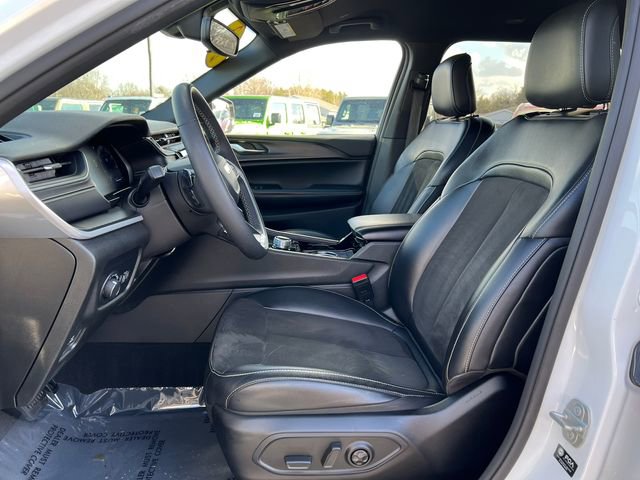 Used 2023 Jeep Grand Cherokee L Laredo image 3