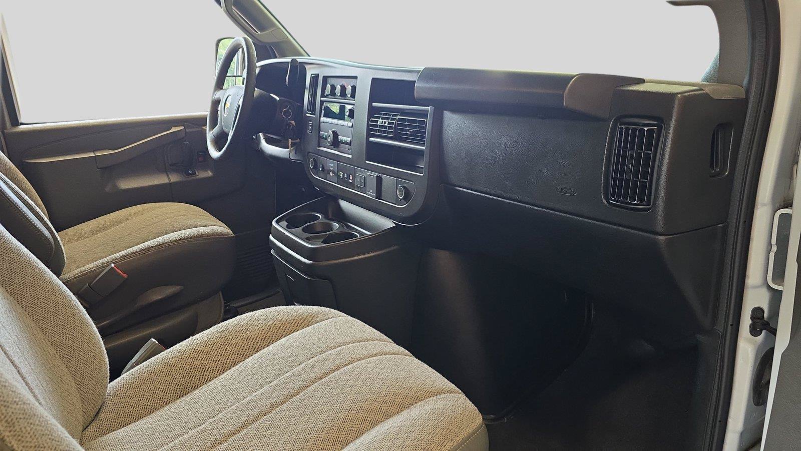Used 2025 Chevrolet Express 3500 LT w/ LT Preferred Equipment Group RWD image 16