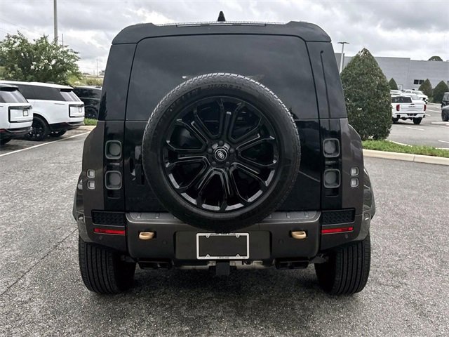 Used 2025 Land Rover Defender 110 image 5