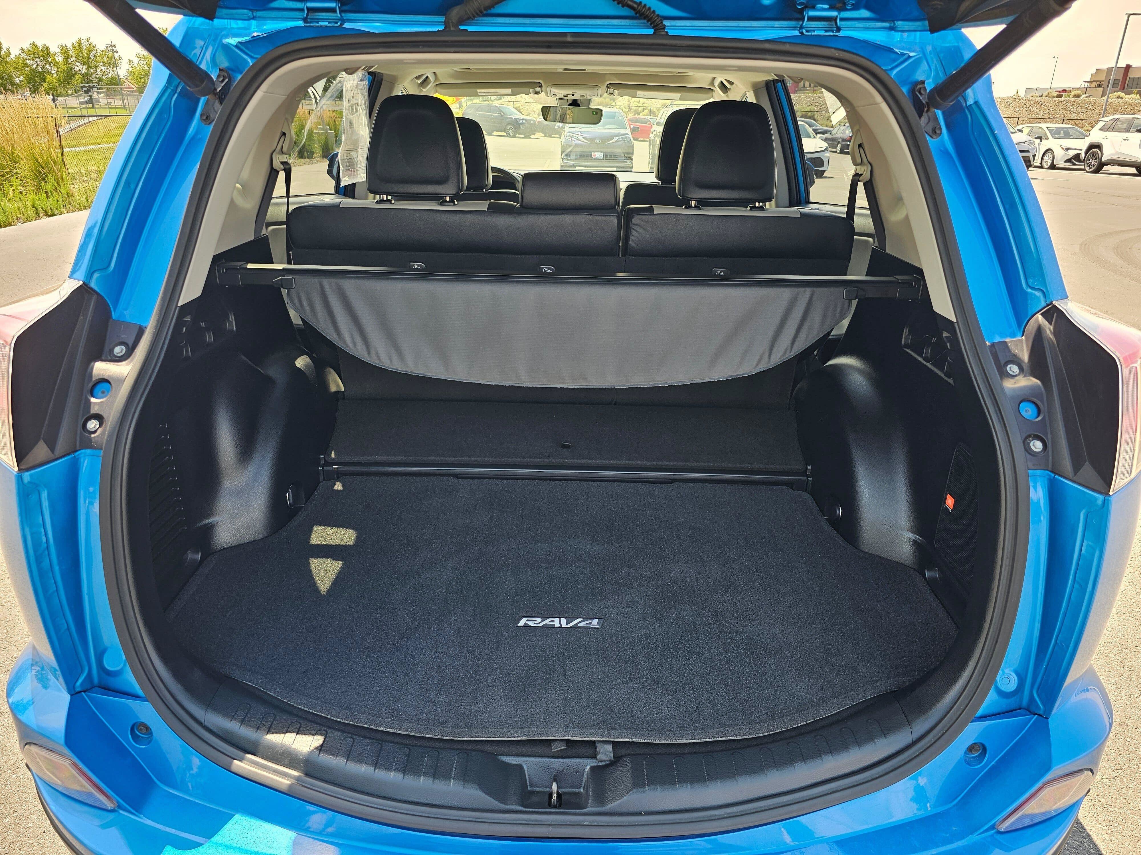 Used 2018 Toyota RAV4 Limited w/ Advanced Technology Package AWD/4WD image 14