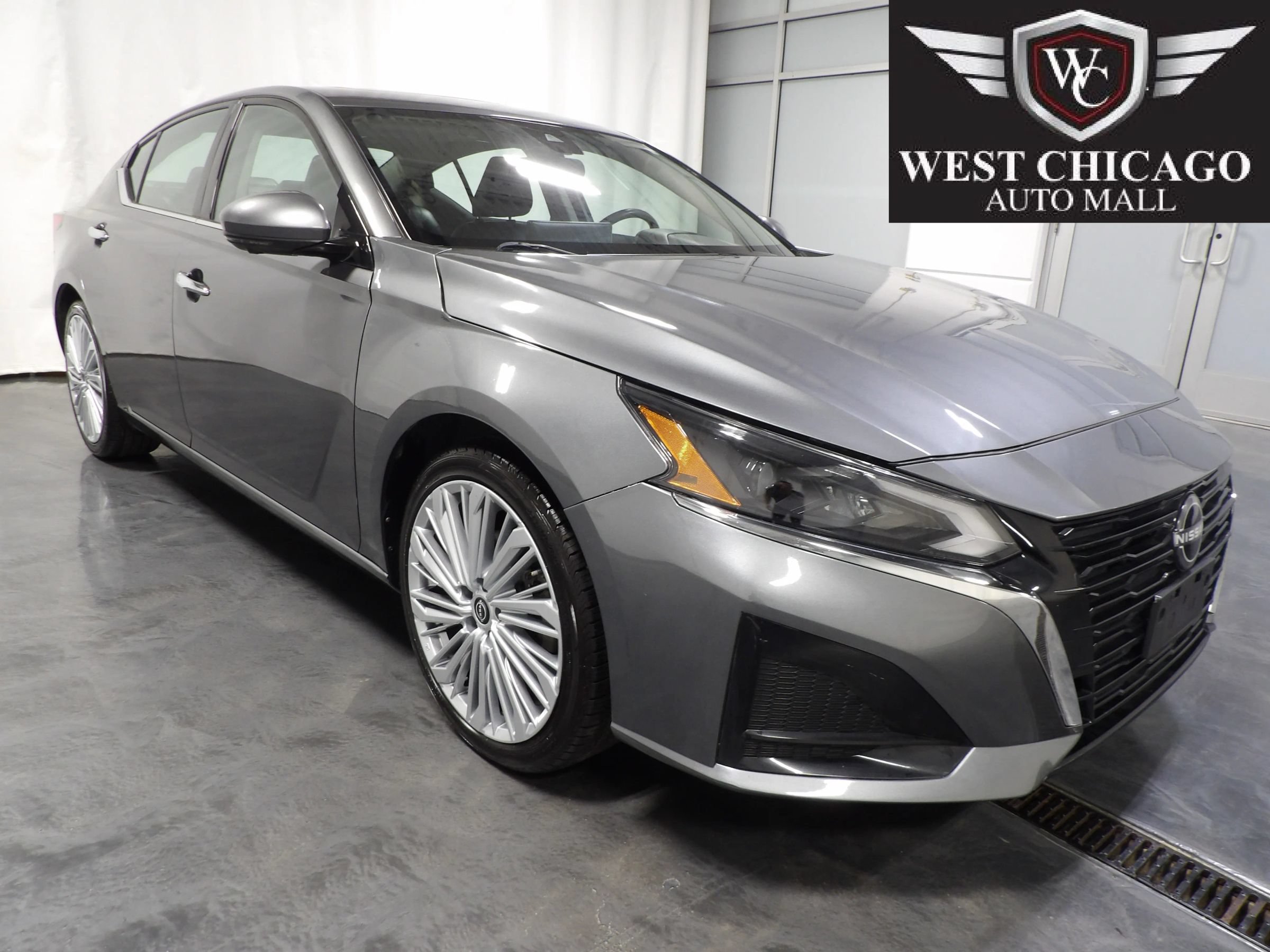 Used 2023 Nissan Altima 2.5 SL FWD image 1