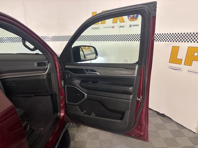 Used 2024 Jeep Wagoneer Series II image 24