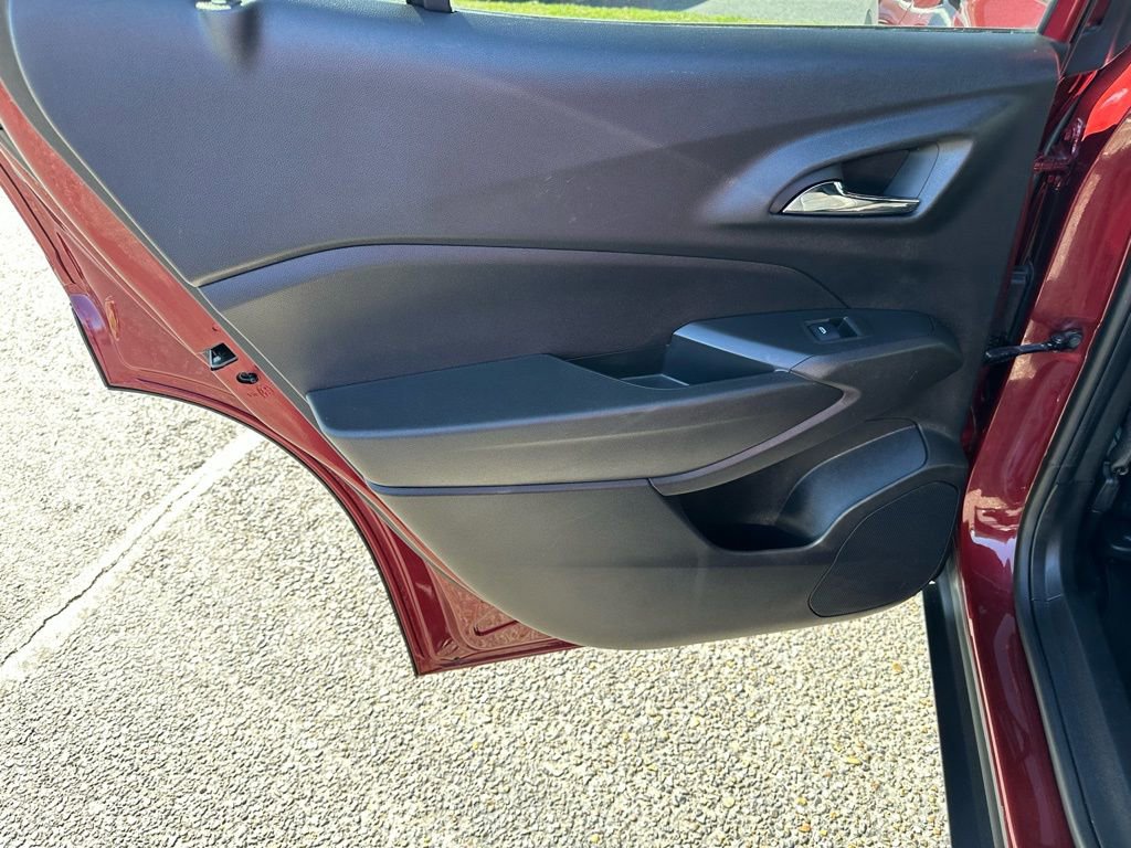 Used 2025 Chevrolet Trax RS w/ Sunroof Package image 14