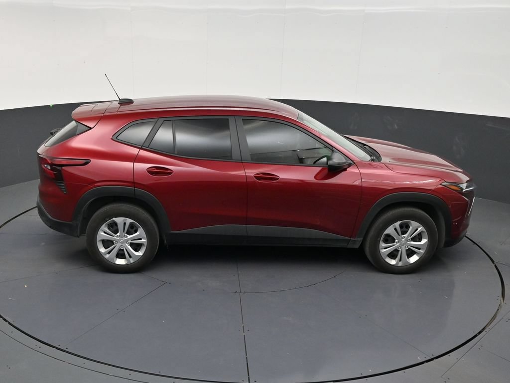 Used 2025 Chevrolet Trax LS FWD image 17