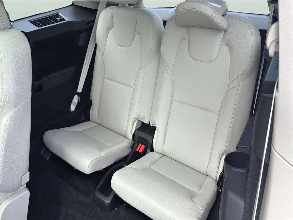 Used 2023 Volvo XC90 B6 Plus image 14