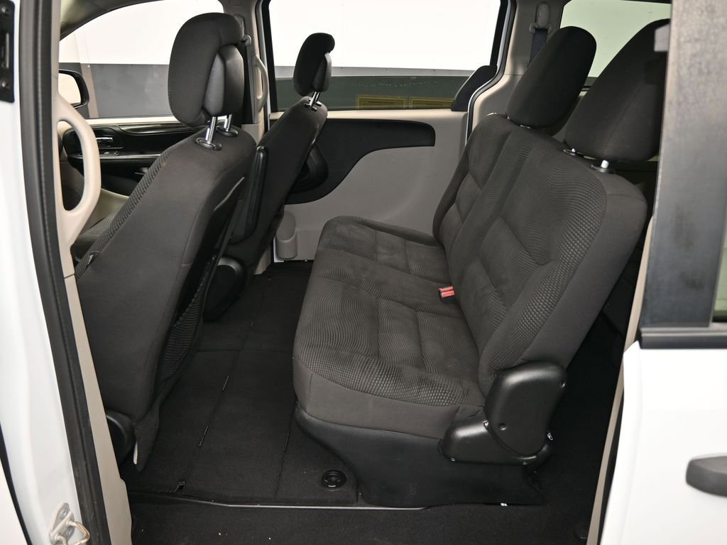 Used 2020 Dodge Grand Caravan SE image 28