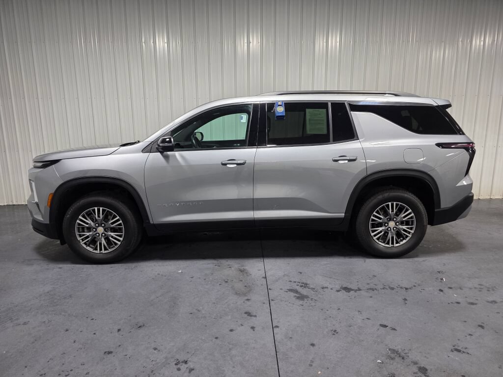 Used 2024 Chevrolet Traverse LT AWD/4WD image 4