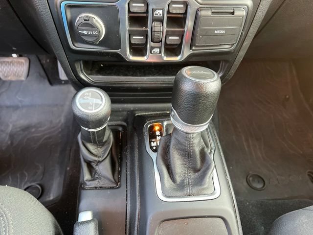 Used 2022 Jeep Gladiator Sport AWD/4WD image 18