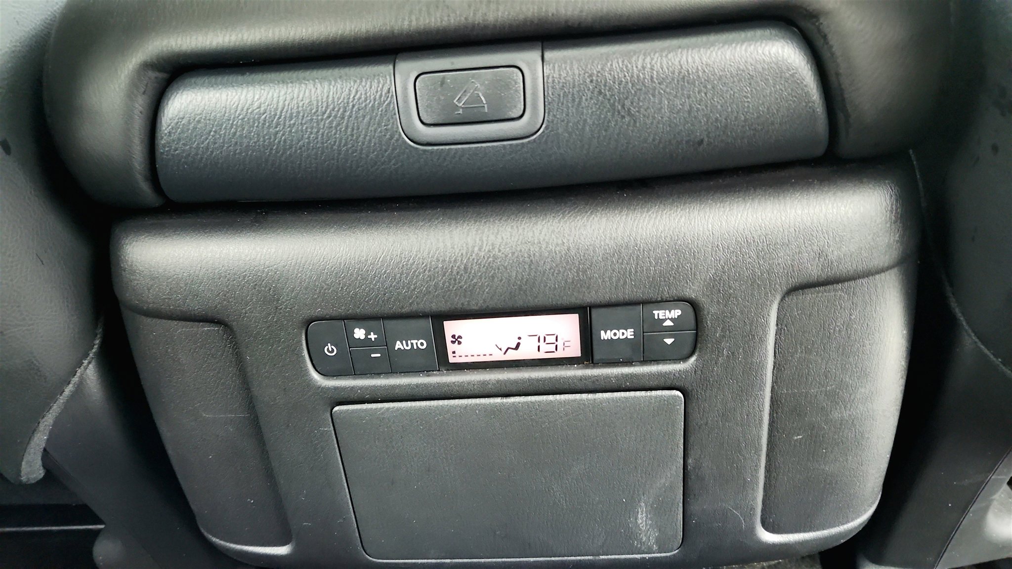 Used 2024 Nissan Armada SL w/ Captain's Chairs Package image 22