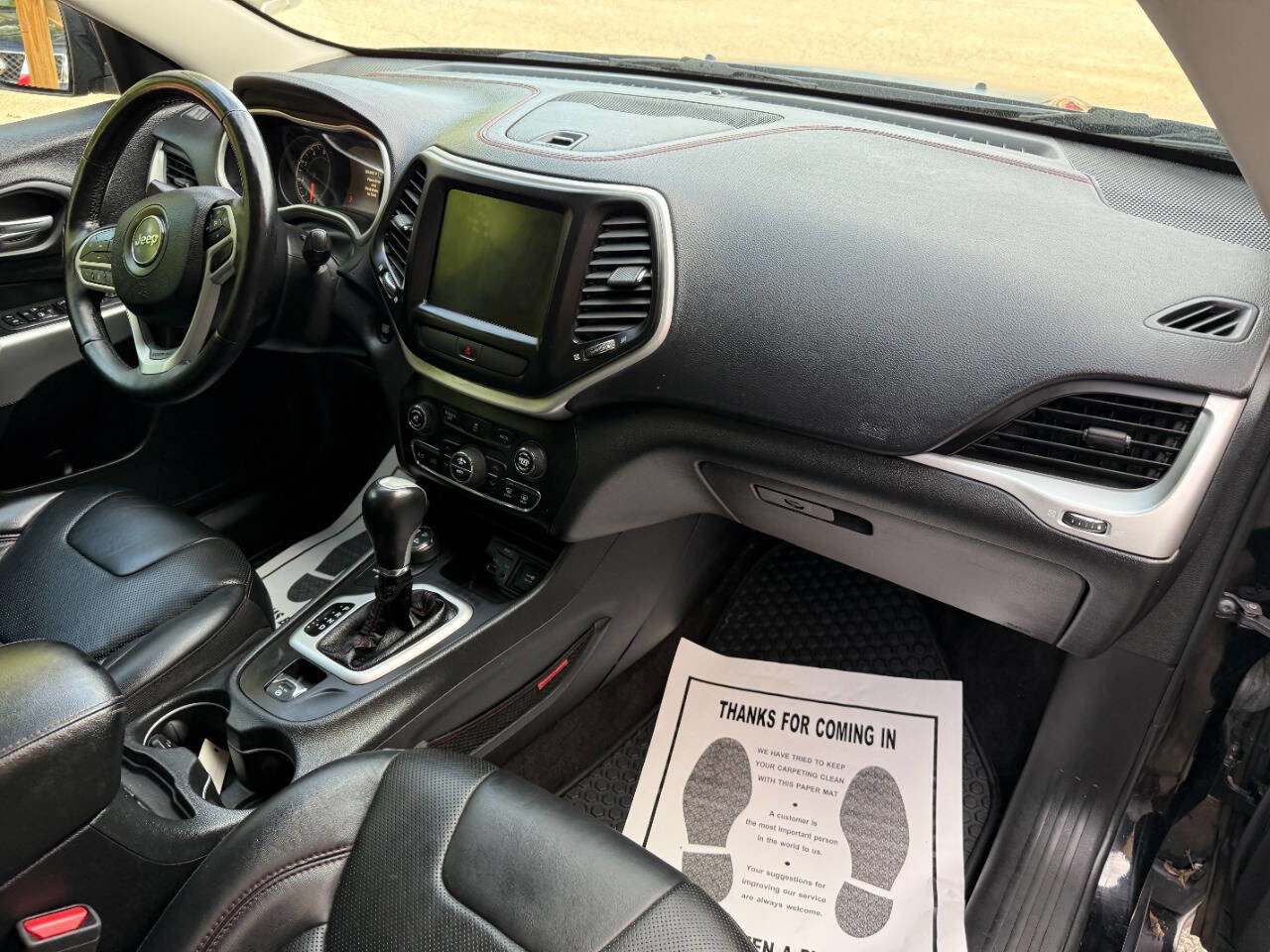 Used 2017 Jeep Cherokee Trailhawk AWD/4WD image 19