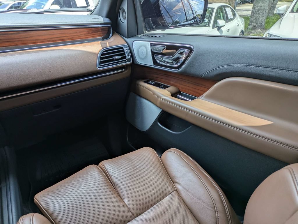 Used 2024 Lincoln Navigator Reserve AWD/4WD image 24