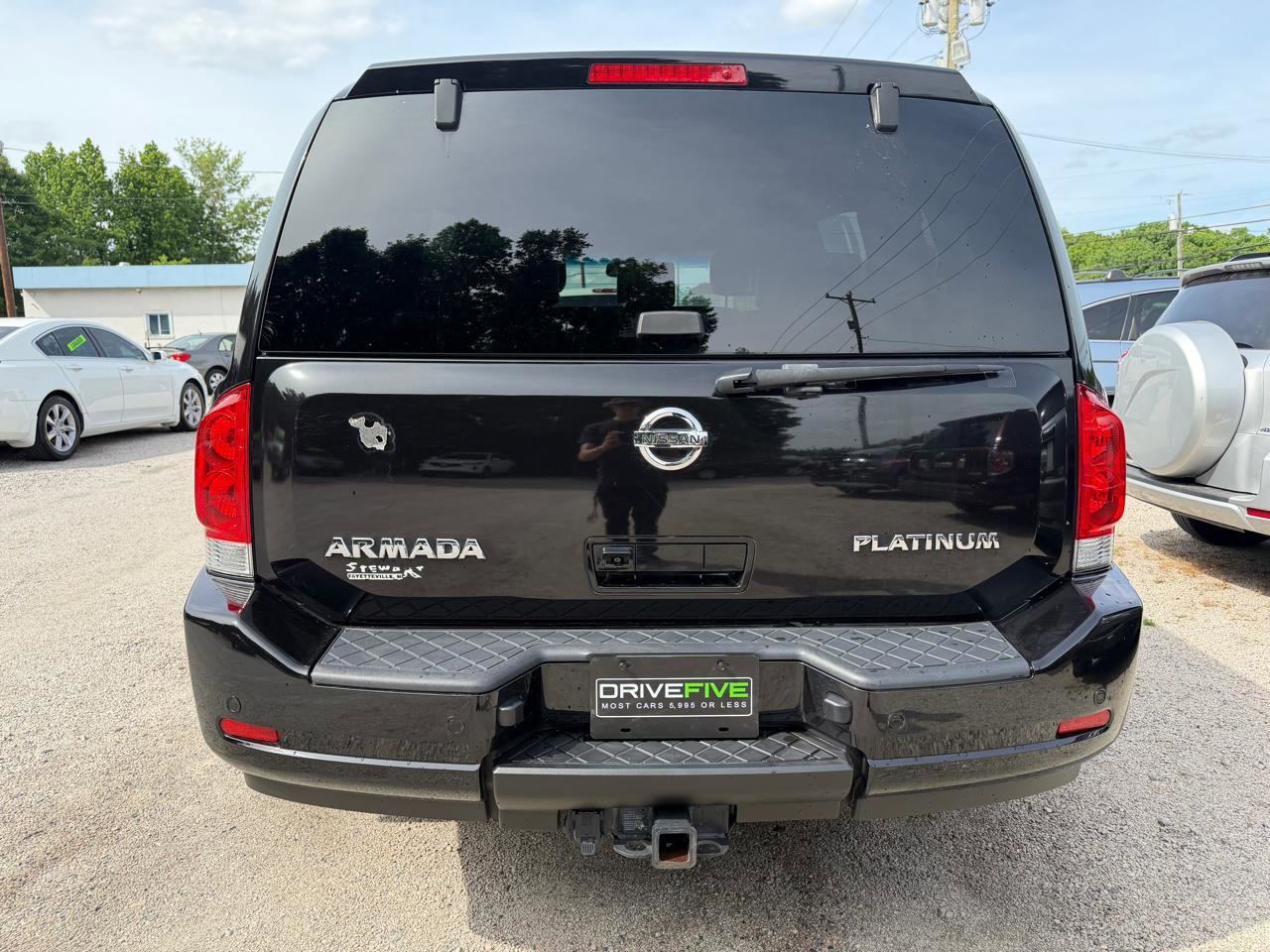 Used 2010 Nissan Armada Platinum AWD/4WD image 4