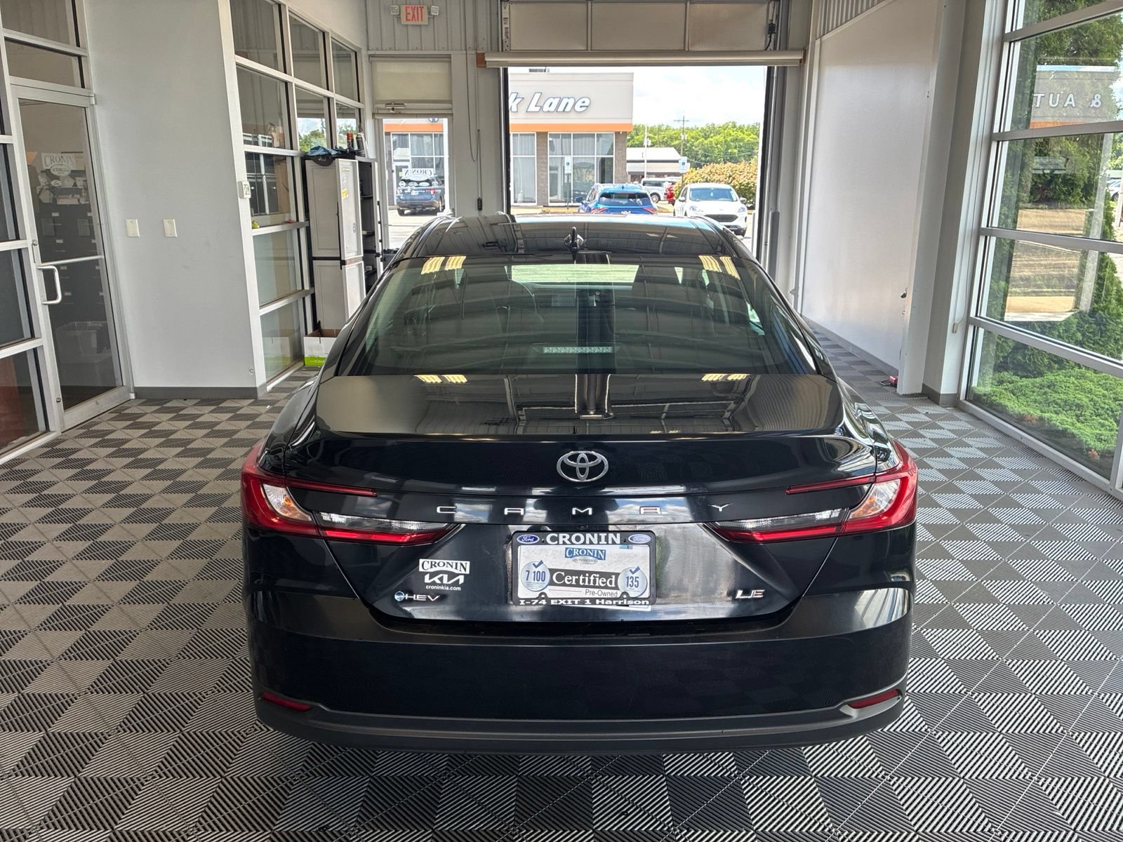 Used 2025 Toyota Camry LE FWD image 5