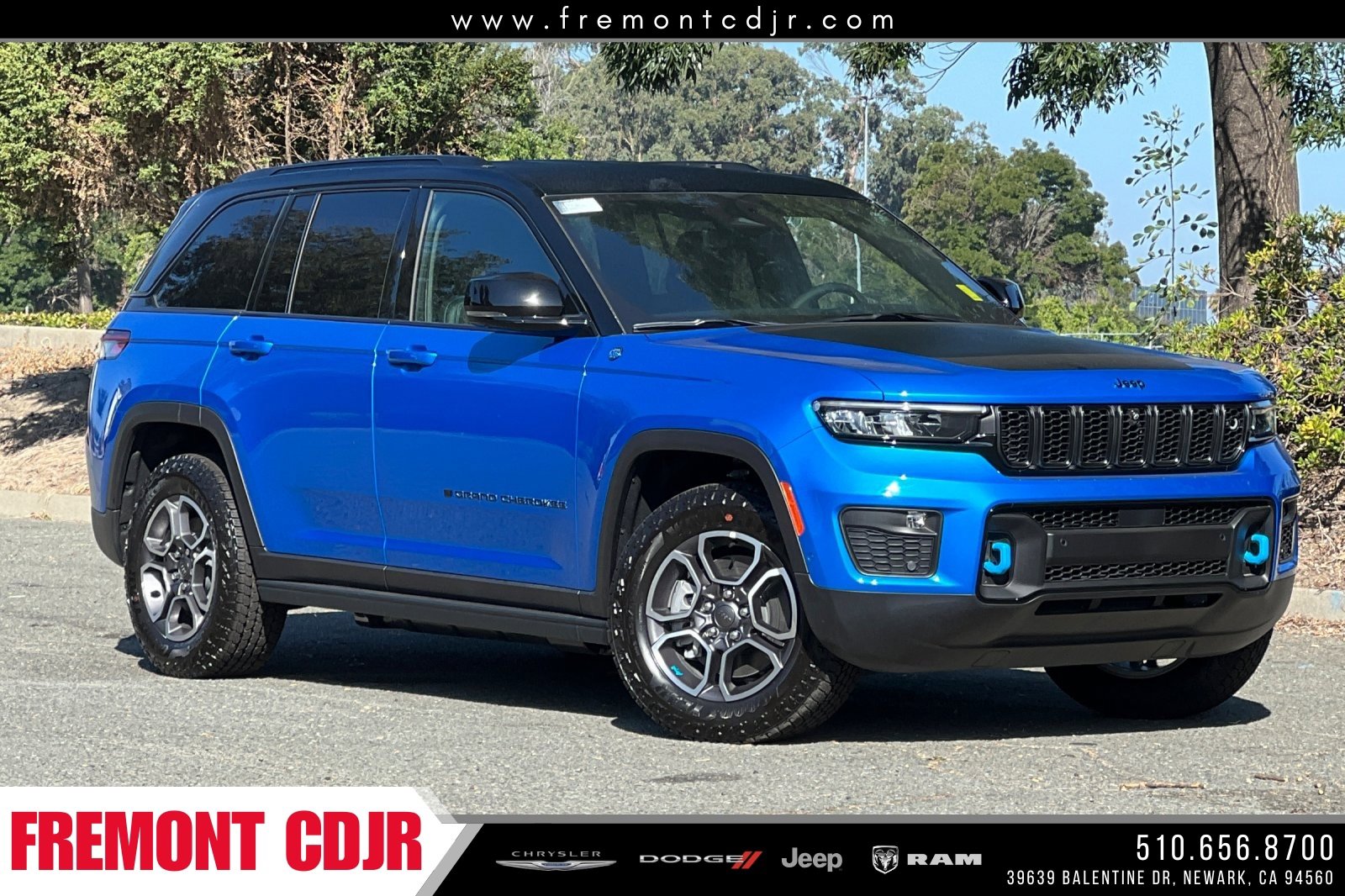 New 2023 Jeep Grand Cherokee Trailhawk w/ Advanced Protech Group II image 1