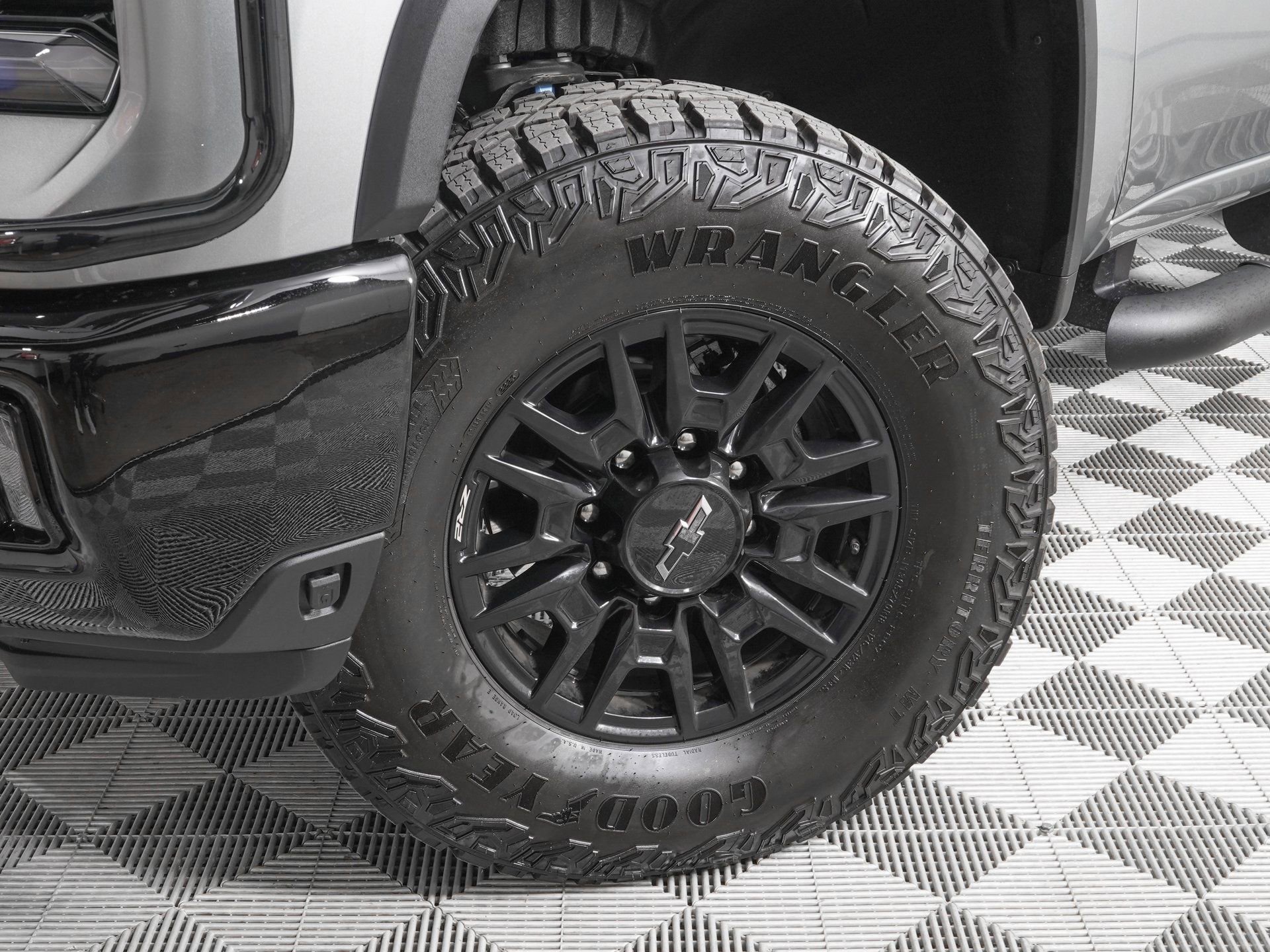 Used 2025 Chevrolet Silverado 2500 ZR2 w/ Technology Package image 31