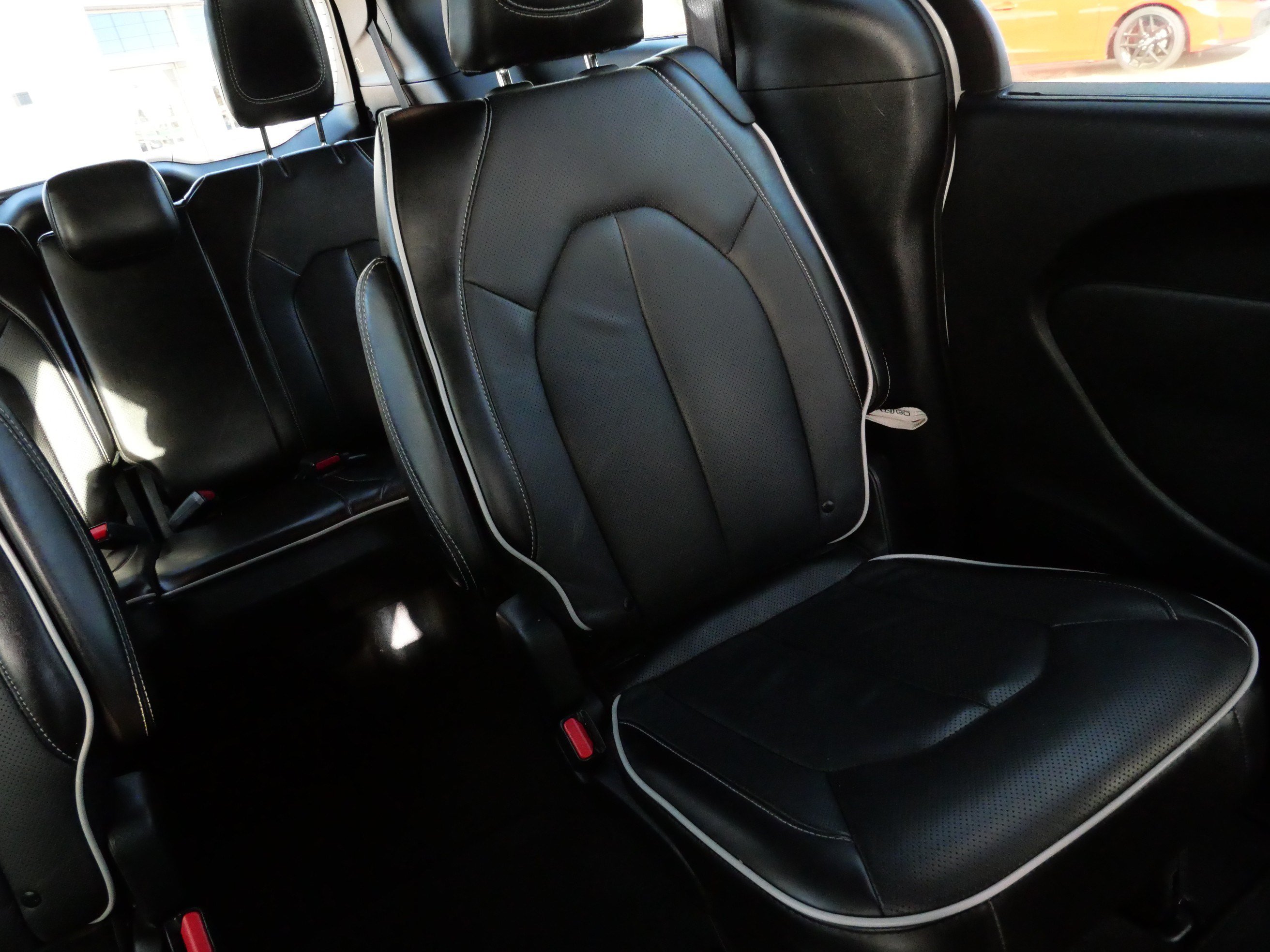 Used 2025 Chrysler Pacifica Limited FWD image 14