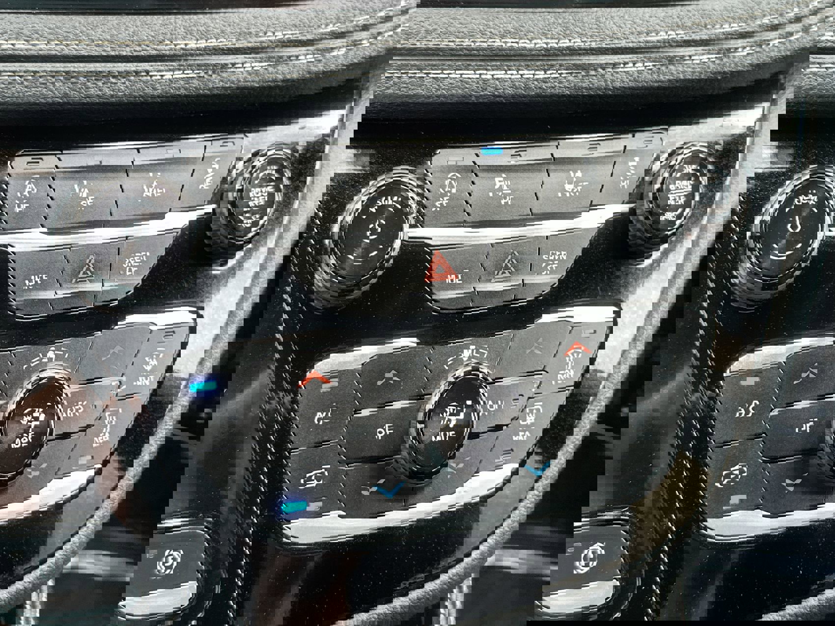 Used 2025 Chrysler Pacifica Limited image 19