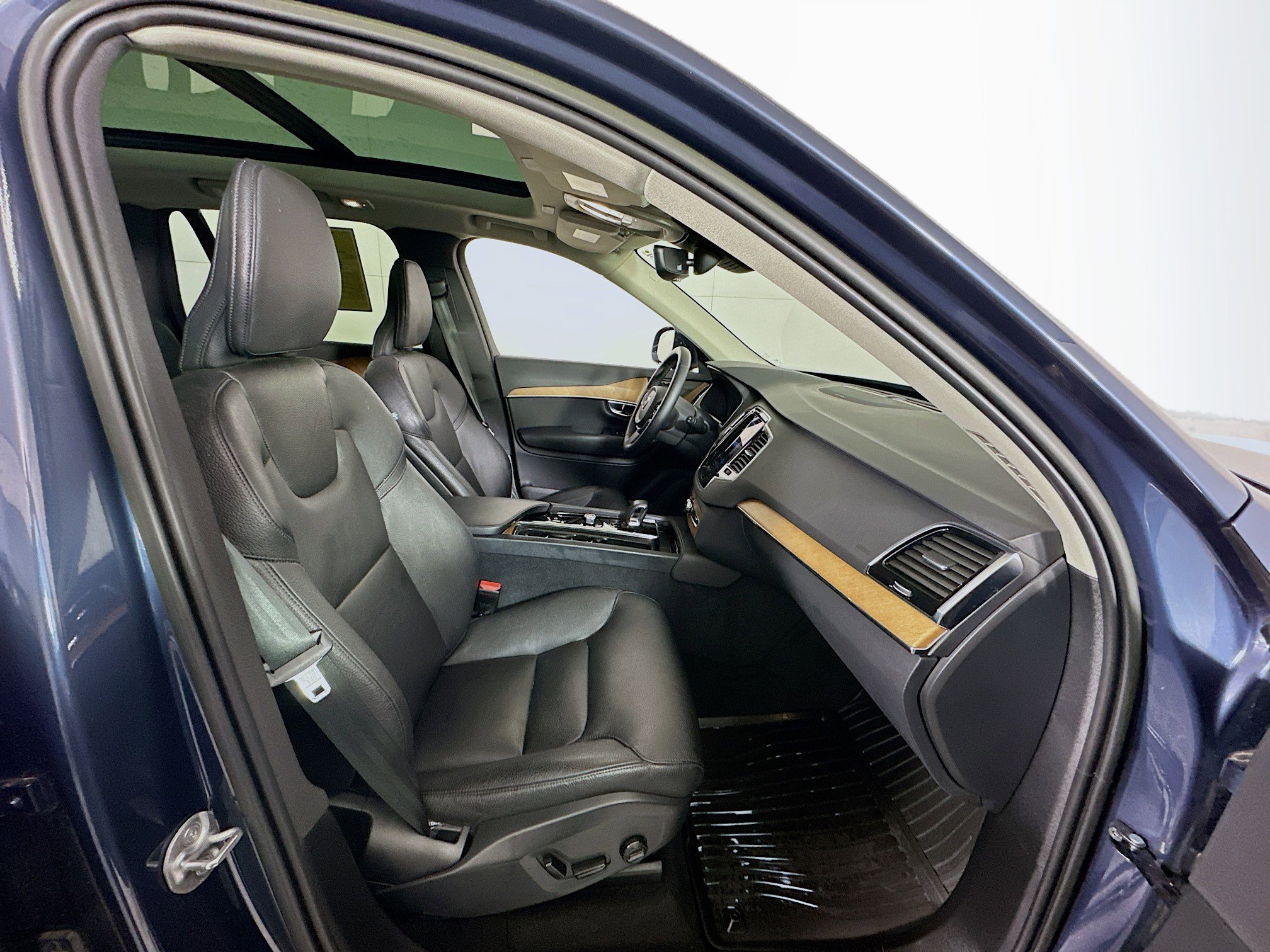 Used 2023 Volvo XC90 B6 Plus w/ Protection Package Premier image 35