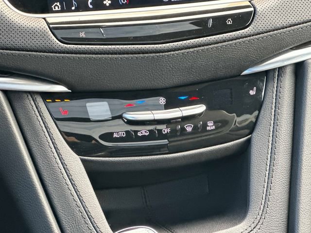 Used 2025 Cadillac XT6 Luxury image 4