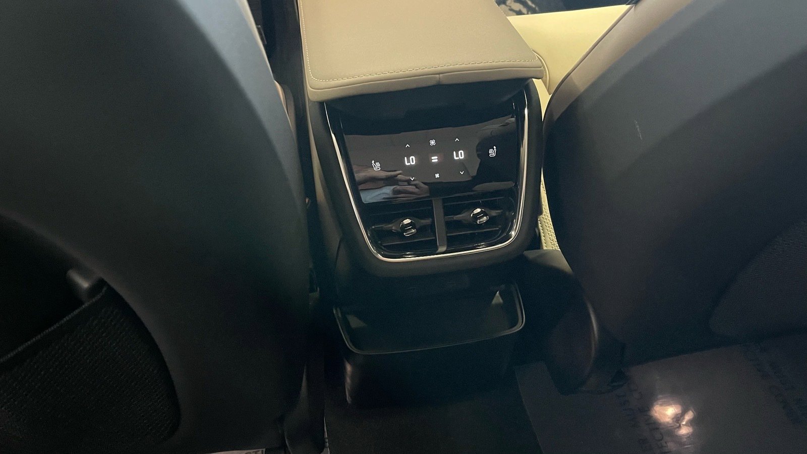 Used 2025 Volvo EX90 Ultra image 30