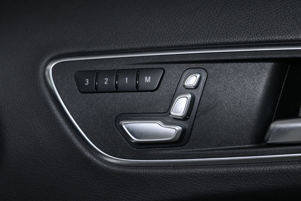 Used 2020 Mercedes-Benz GLA 250 4MATIC image 29