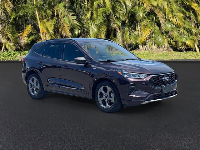 Used 2023 Ford Escape ST-Line w/ Tech Pack #1 FWD image 2