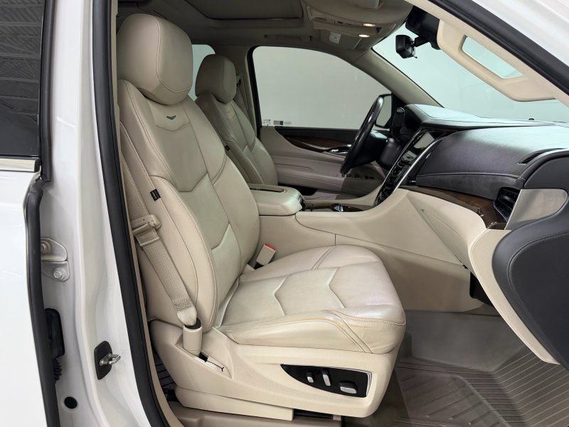 Used 2020 Cadillac Escalade Premium Luxury AWD/4WD image 21