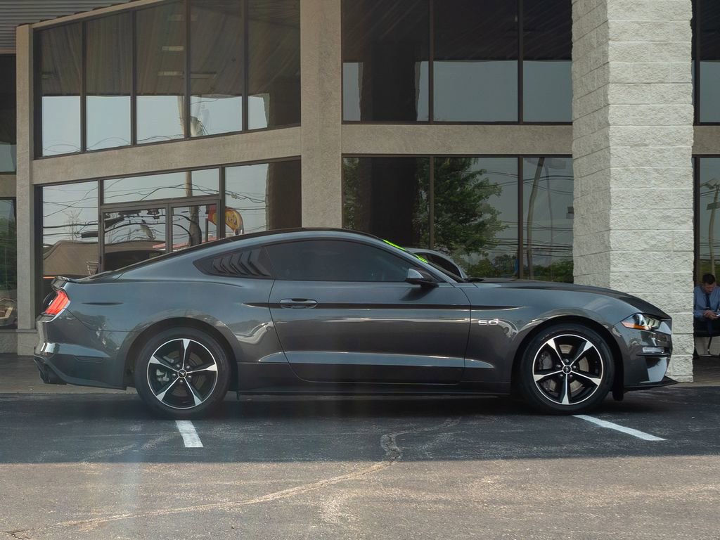 Used 2018 Ford Mustang GT image 3
