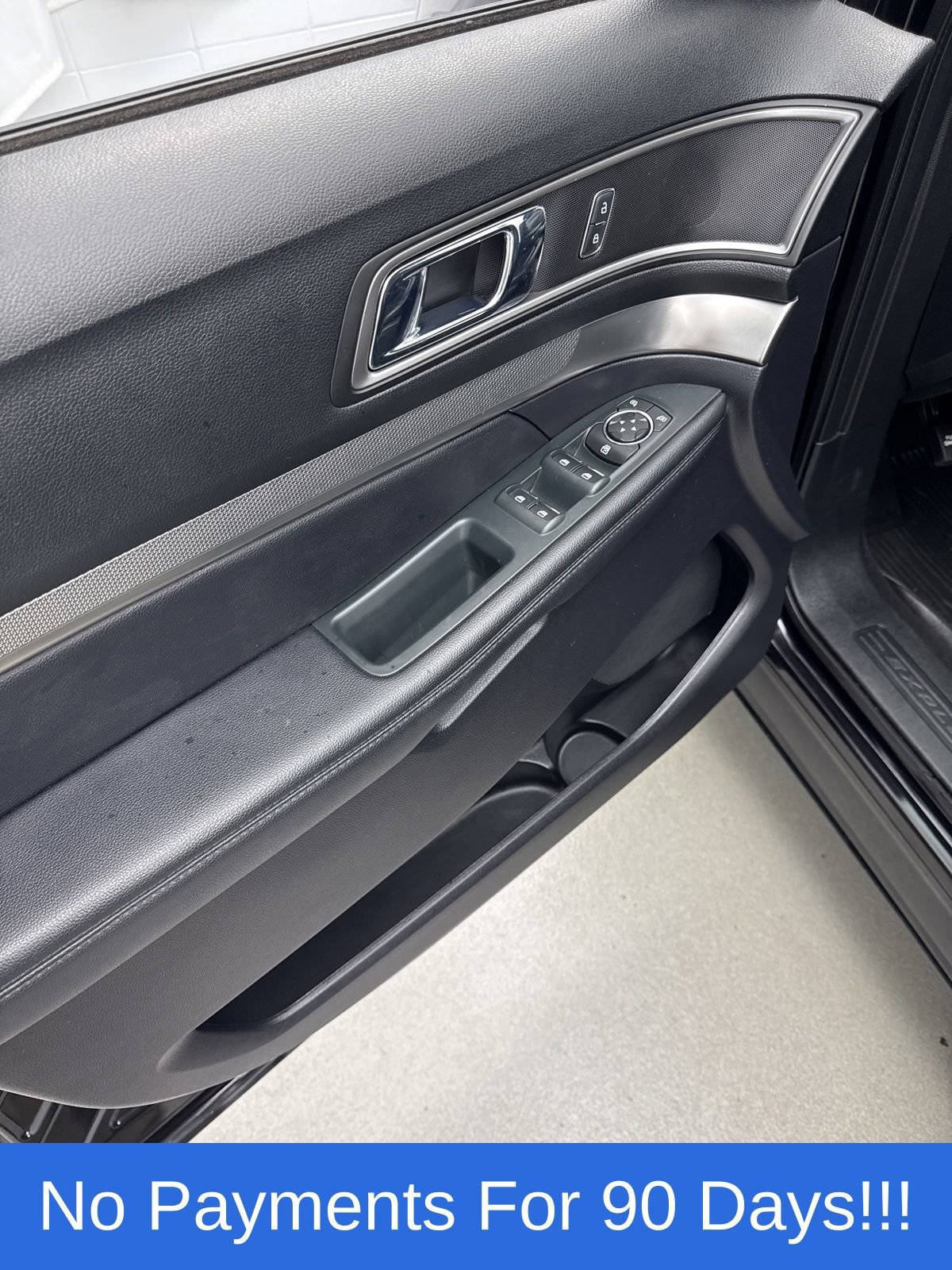 Used 2019 Ford Explorer XLT w/ Equipment Group 202A AWD/4WD image 12