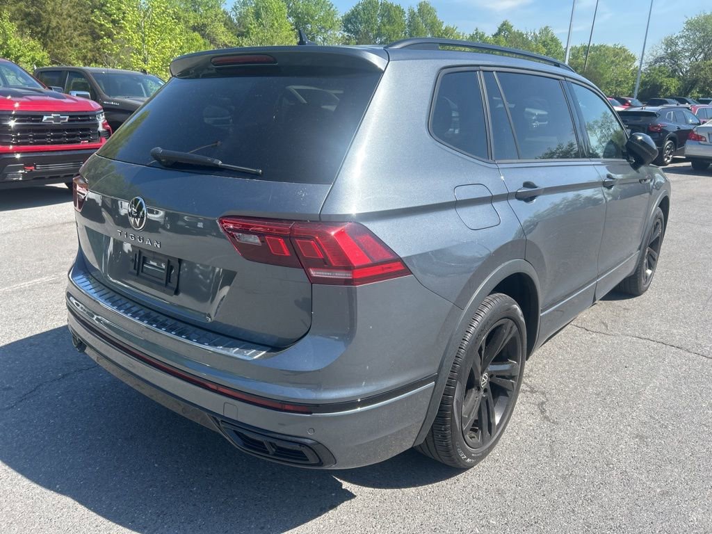 Used 2023 Volkswagen Tiguan SE R-Line image 3