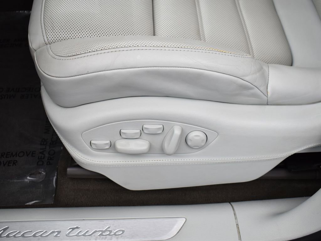 Used 2020 Porsche Macan Turbo image 11