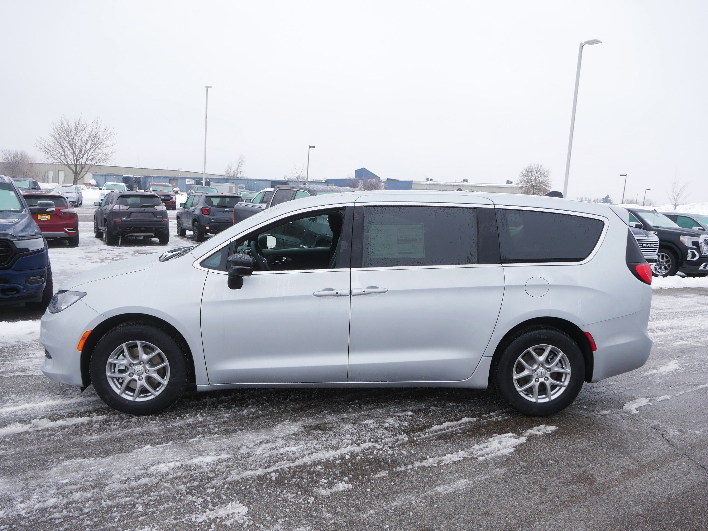 New 2026 Chrysler Voyager LX video 2