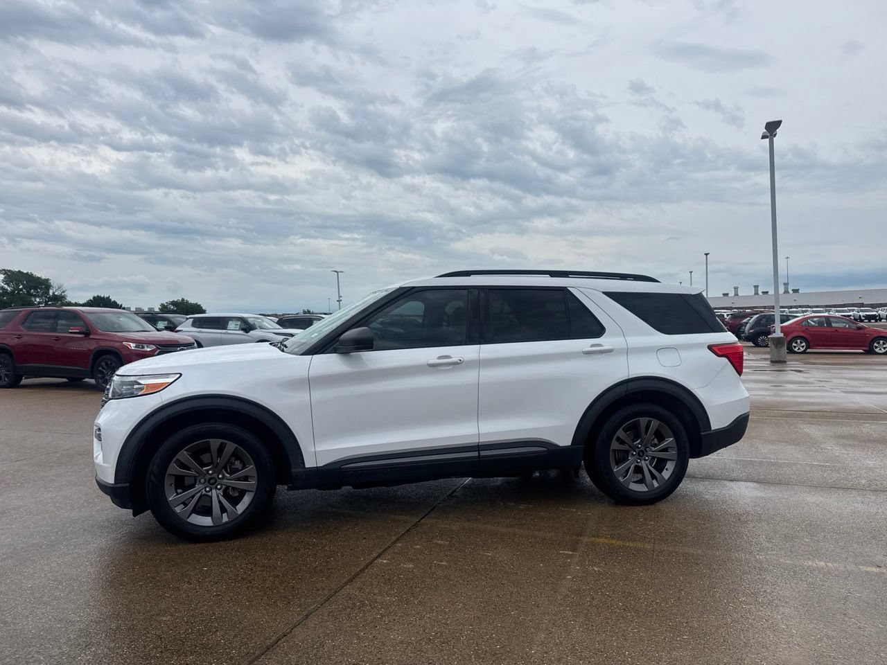 Used 2021 Ford Explorer XLT w/ Equipment Group 202A RWD image 12