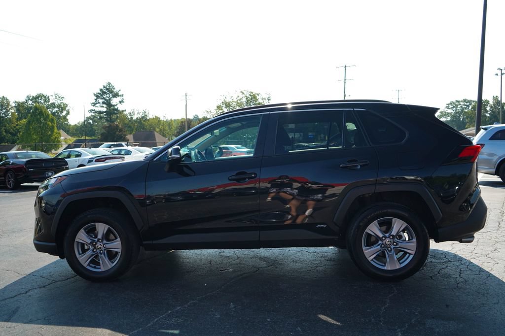 Used 2025 Toyota RAV4 XLE AWD/4WD image 24