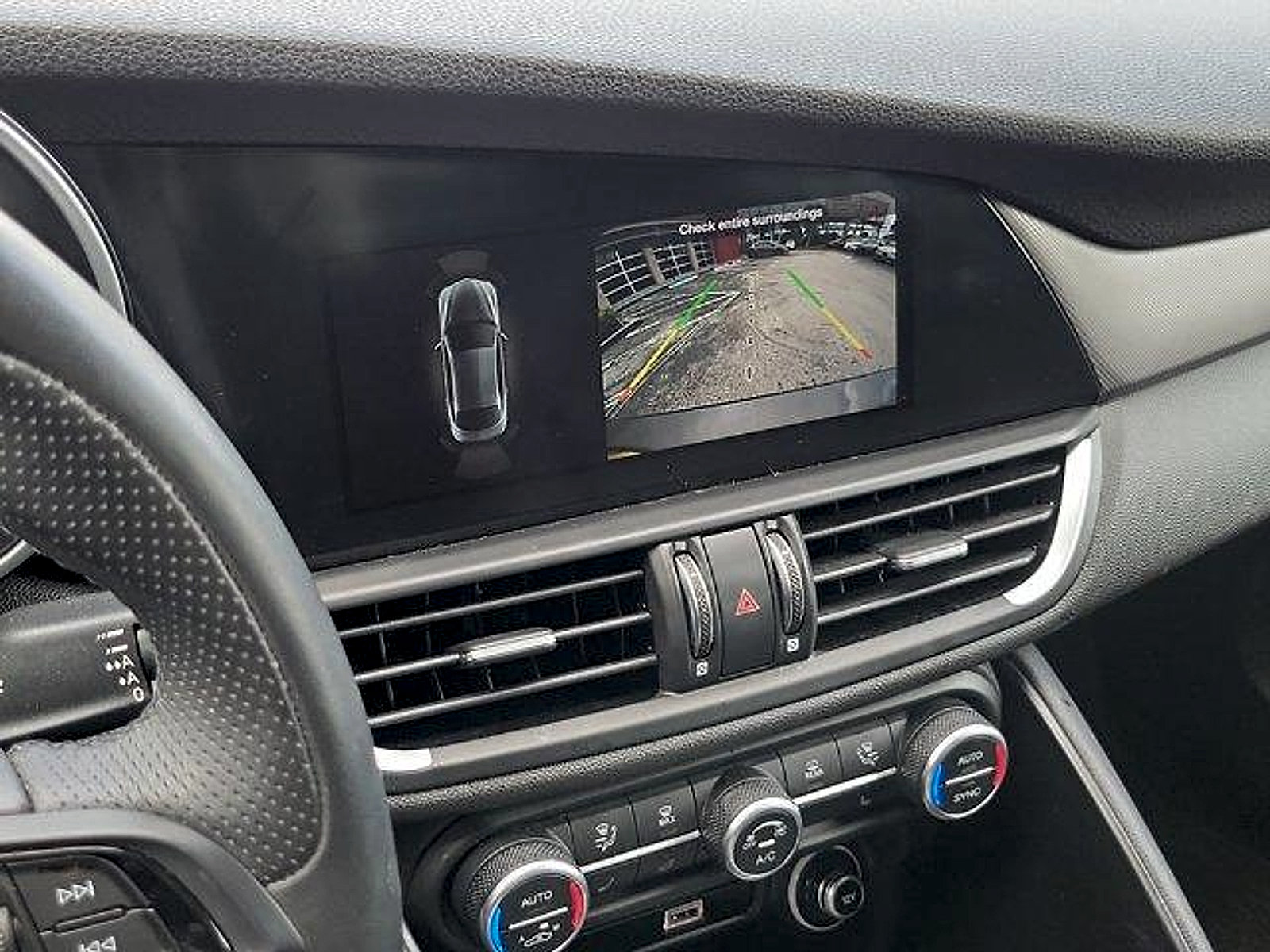 Used 2022 Alfa Romeo Giulia Veloce RWD image 28
