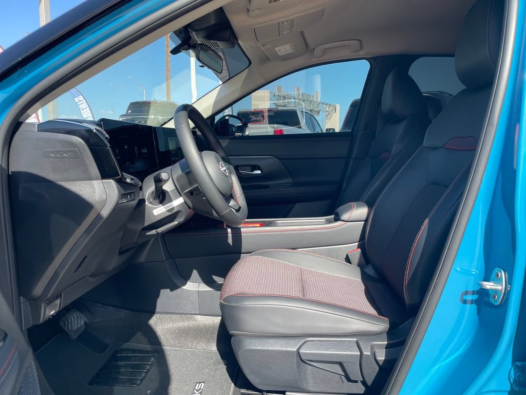 Certified 2025 Nissan Kicks SR FWD image 23