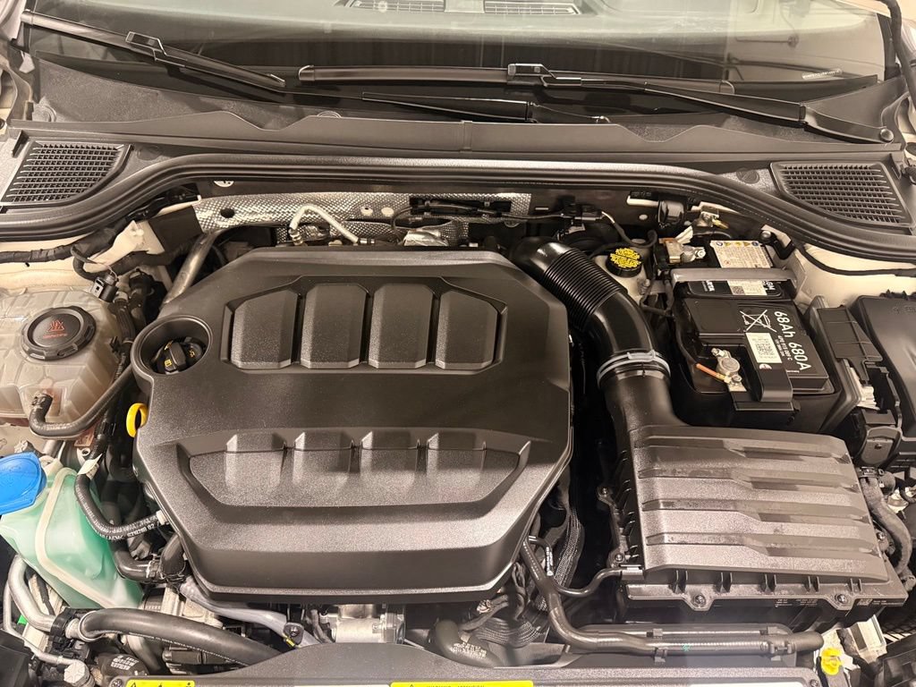Used 2024 Volkswagen Golf R AWD/4WD image 11