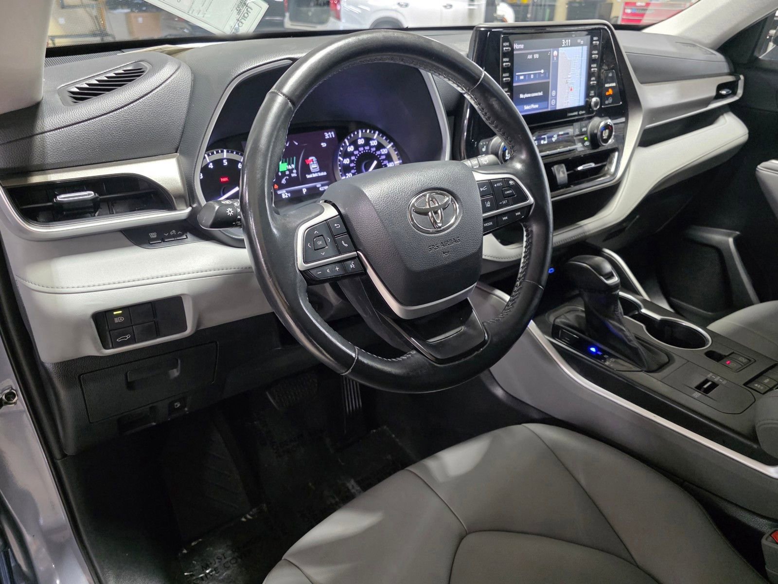 Used 2022 Toyota Highlander XLE FWD image 23