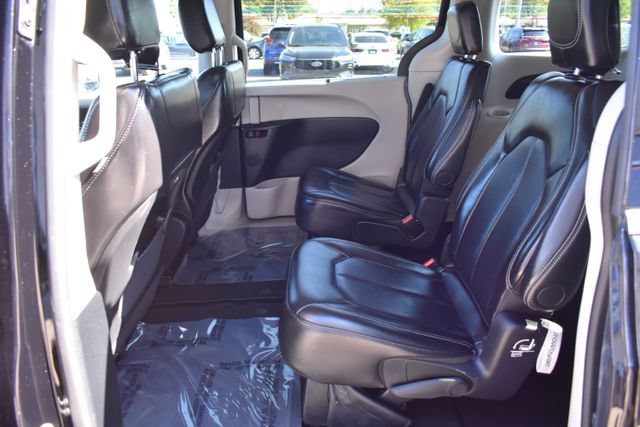 Used 2024 Chrysler Pacifica Touring-L FWD image 29
