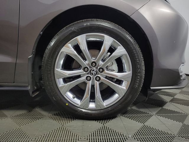 Used 2023 Toyota Sienna Platinum image 11