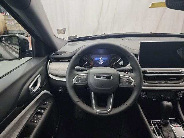 Used 2024 Jeep Compass Latitude image 15