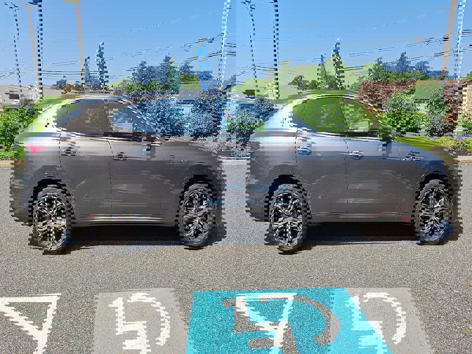 Used 2022 Maserati Levante Modena image 7