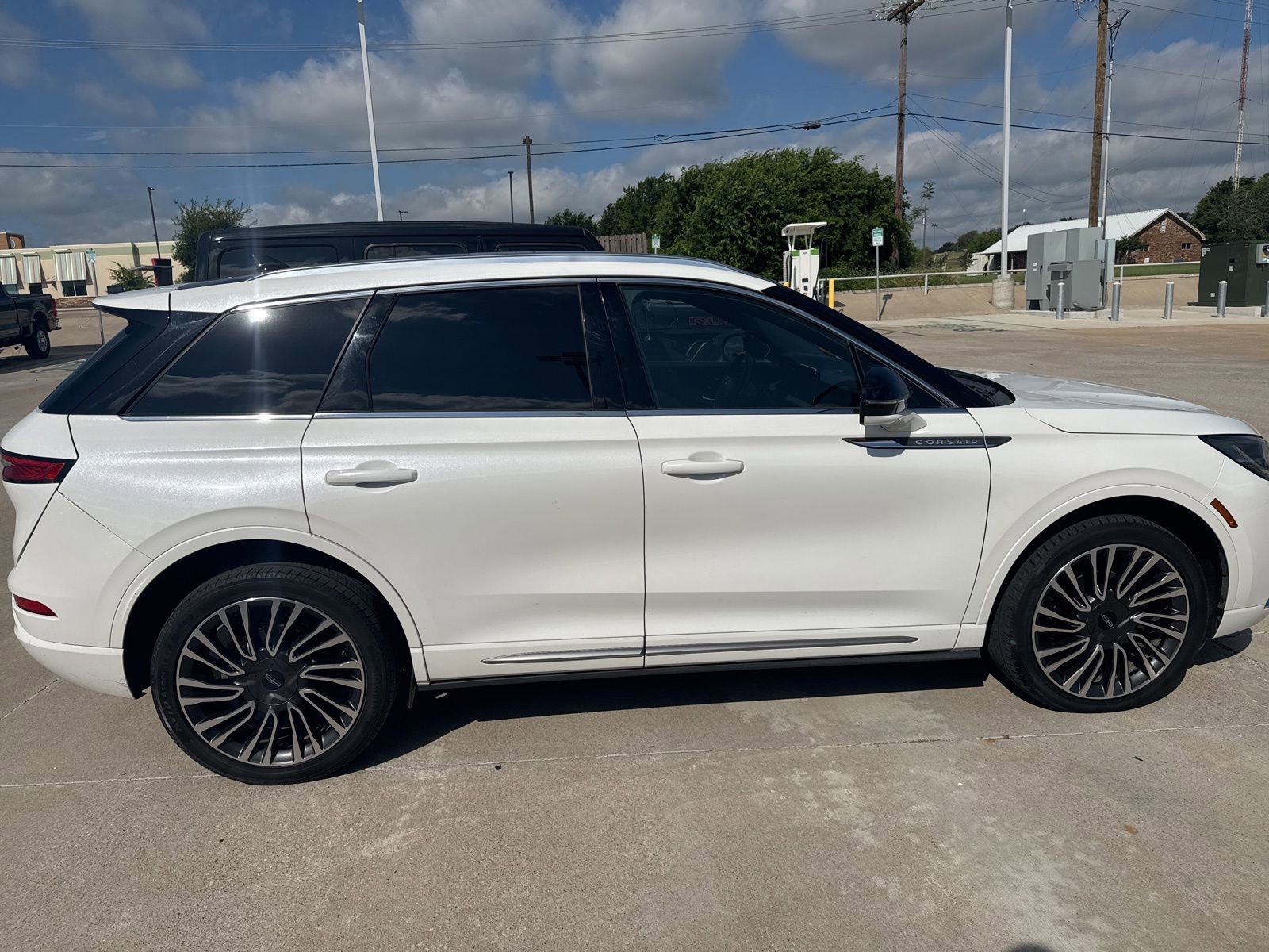 Used 2020 Lincoln Corsair Reserve w/ Appearance Package FWD image 2