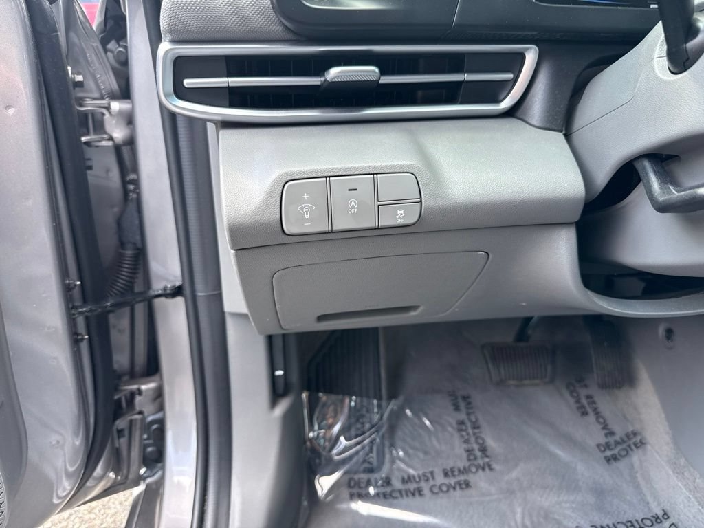 Used 2024 Hyundai Elantra SE FWD image 17